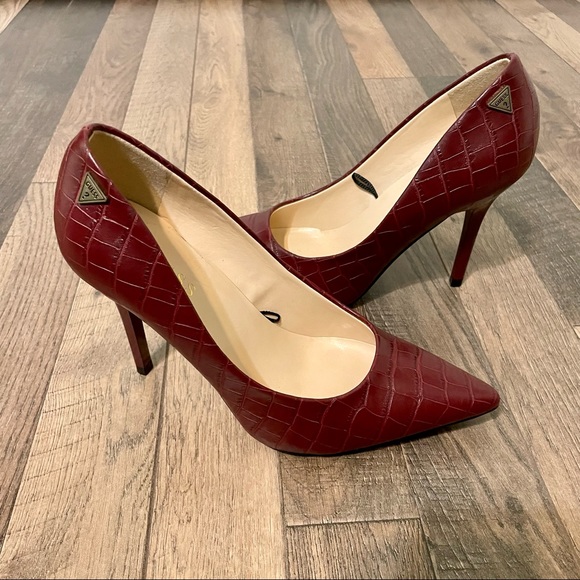 🚫SOLD🚫GUESS Heels - Picture 4 of 16